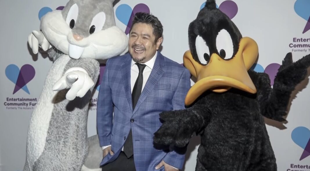 A murit Eric Bauza, actorul care le-a dat voce lui Bugs Bunny și Daffy Duck / Avea 46 de ani / ”Era capabil să aducă bucurie și râsete milioanelor de oameni din întreaga lume”