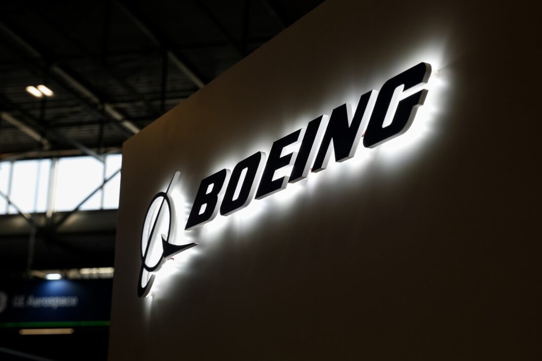 Acțiunile Boeing au scăzut cu aproape 10% după ce compania a ratat țintele de producție