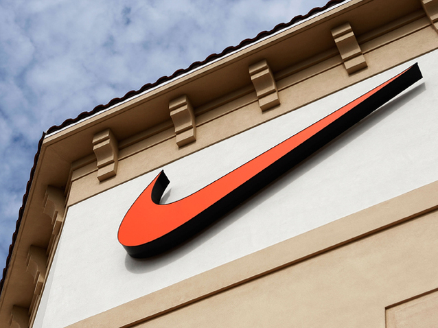 Acţiunile Nike scad cu 7,6% în pre-market, aducând pierderea la 47% in 2026. Deprecierea vine după ce compania anunţă vânzări în declin, situate sub aşteptările analiştilor
