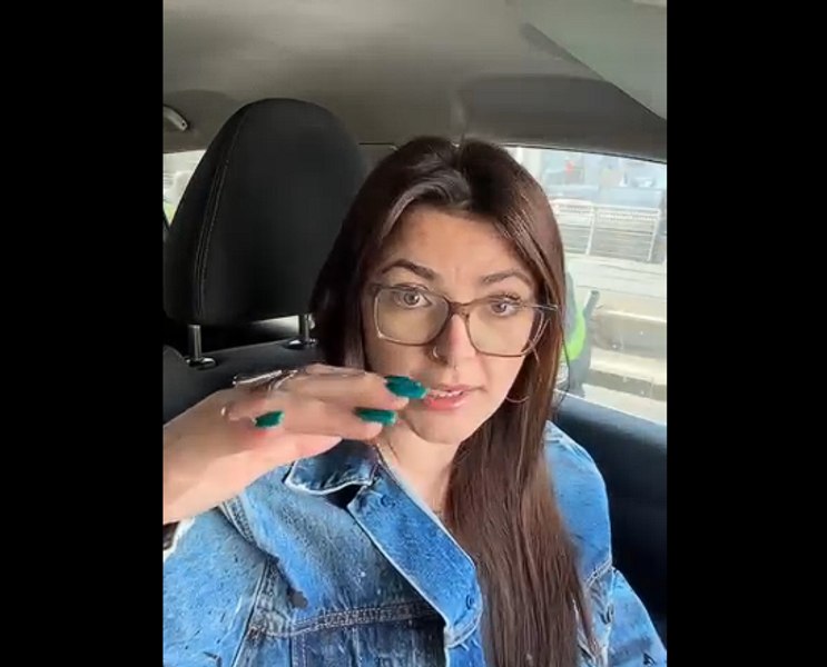 Activista Aluziva, victima unui incident revoltător în trafic: „Se masturba la volan în timp ce se uita la mine. Nu e un compliment!”