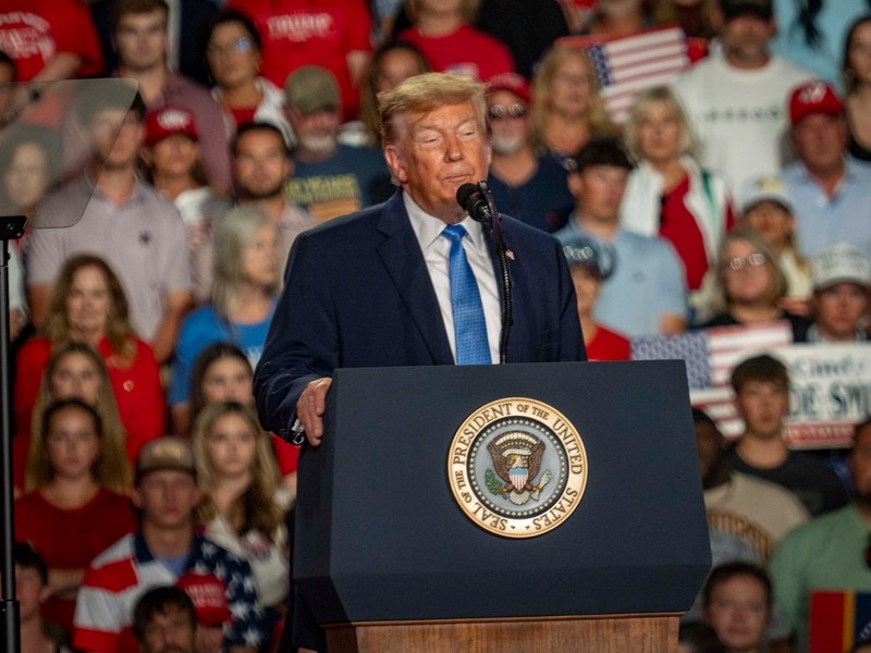 Alegerile de la jumătatea mandatului pun presiune pe Trump. Atmosferă sumbră la Casa Albă