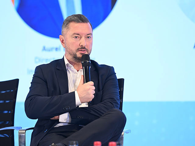 Alexandru Cristescu, Raiffeisen Private Banking: Sunt în continuare foarte mulţi bani în conturile clienţilor care nu sunt investiţi. „Vorbim undeva de 2,2 mld. euro active pe care le administrăm, dintre care circa 65% sunt diversificate în investiţii, restul fiind în zona de produse de economisire.“