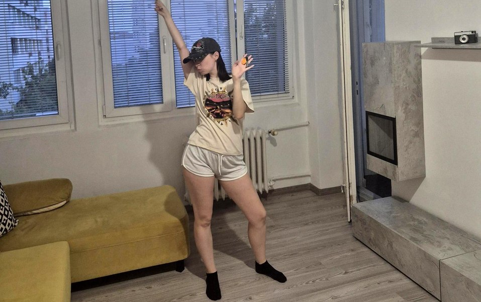Apartamentul de 95.000 de euro într-un „bloc comunist” din Capitală i-a uimit pe străini. „Poate ar trebui să mă mut în România”