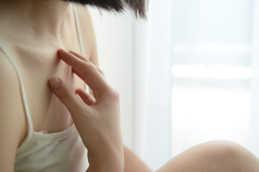 Aproximativ 400.000 de români trăiesc cu psoriazis / Registrul național numără sub 17.000 de pacienți / Psoriazisul afectează nu doar pielea, ci și inima, articulațiile și sănătatea emoțională
