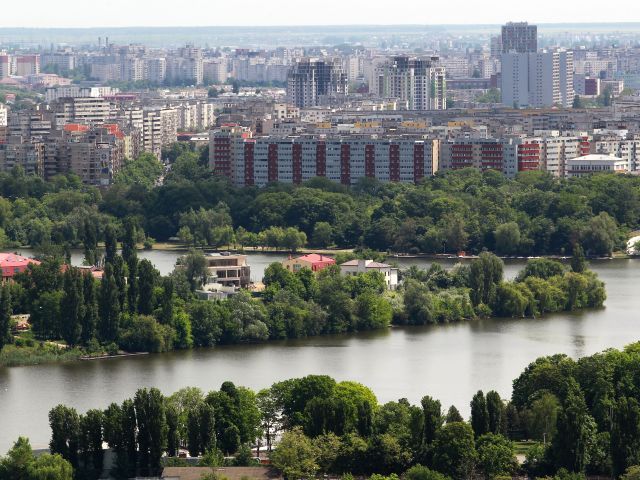 Atenţie că încep să se ieftinească penthouse-urile din Bucureşti, de pe malul Lacului Floreasca: Un penthouse cu vedere panoramică spre Lacul Floreasca, scos la vânzare pentru 1,95 milioane de euro.