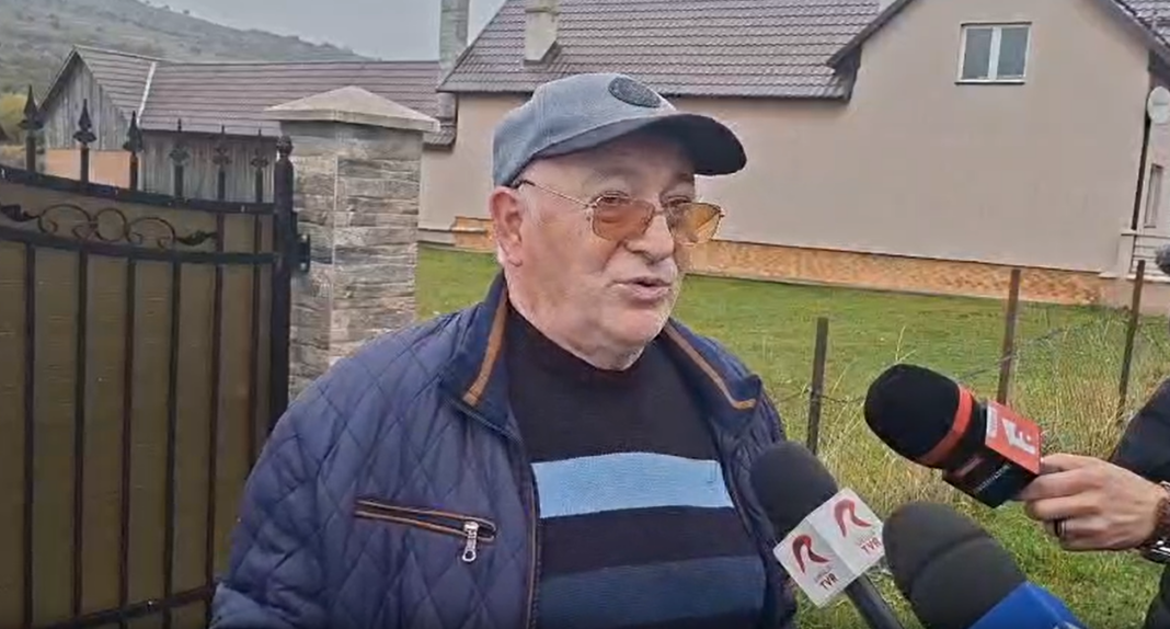 Bunicul elevului care a înjunghiat o profesoară și un coleg la Bistrița: „Este victima bullyingului. Nu pot să-mi dau seama ce l-a determinat să ajungă în această situație. O parte din responsabilitate aparține sistemului de învățământ”