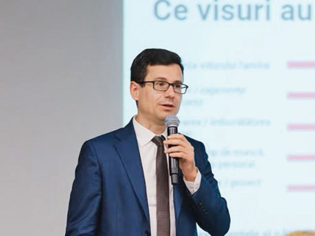 Bursă. De ce nu investesc românii? Claudiu Cazacu, XTB România: Conform sondajelor noastre, 24% dintre români spun că nu îşi permit să pună bani deoparte. Cu toate acestea, tinerii sunt grupa cu cel mai promiţător comportament