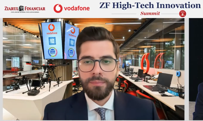 Ciprian Zamfirescu, Head of Innovation & Business Development, Vodafone România: Am integrat în două săptămâni un robot umanoid într-un centru de date, controlat prin 5G cu ochelari VR dintr-un alt centru de date. „Am intrat puternic în zona de roboţi umanoizi, nu care să danseze, dar care să manipuleze lucruri şi să ajute oamenii”