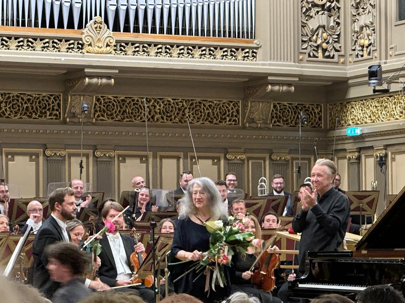 Coadă la muzică. Magia Marthei Argerich, la București