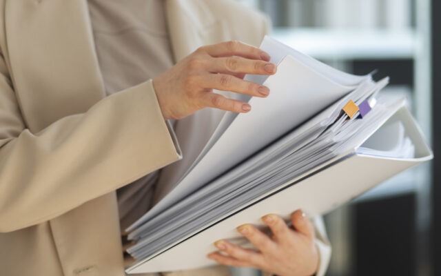 Confederația patronală Concordia cere retragerea proiectului care obligă firmele să plătească un avocat pentru majoritatea contractelor: „Un cost nou la fiecare act semnat, firmele mici cele mai afectate, plătesc la fel de mult ca o firmă mare”