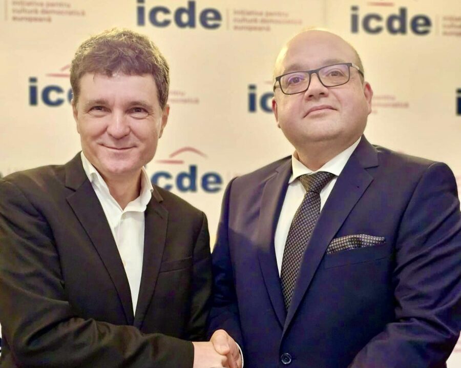Consilierul prezidențial Valentin Naumescu, în presa maghiară: Nu trebuie să criticăm SUA pentru a face pe placul UE și nici invers / Faptele nu confirmă o apropiere Washington – Moscova / Schimbările în relația București – Budapesta sunt deja vizibile (Telex.hu)