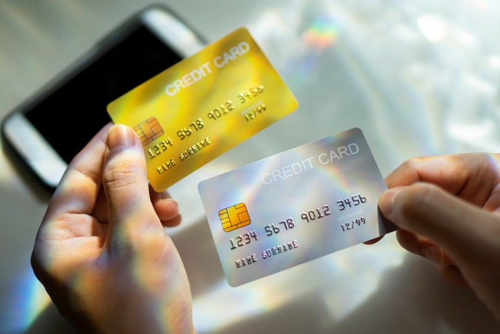Cont bancar online cu zero comision: ce oferă băncile din România în 2026 (P)