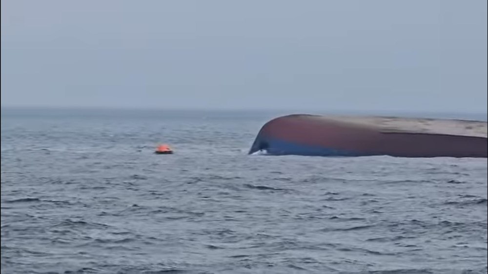 Continuă căutările celor trei marinari dispăruți în Marea Neagră. Un elicopter Black Hawk a decolat de la Constanța