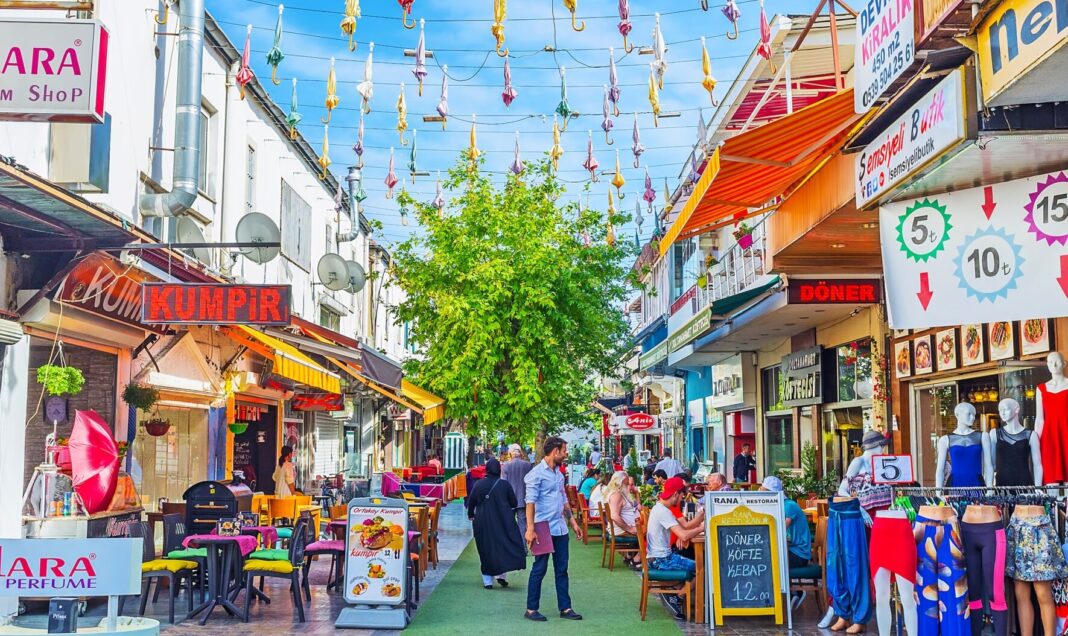 Creștere semnificativă a turismului în Antalya, dar turiștii români au înregistrat cele mai mai scăderi