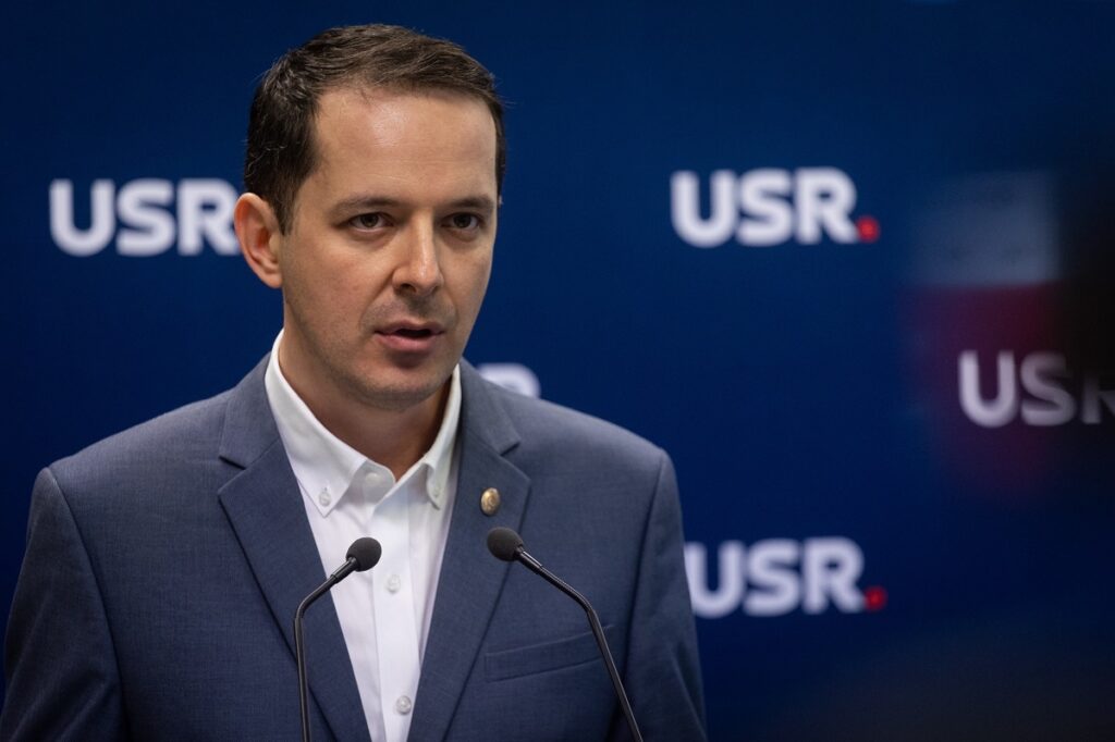 Cristian Seidler (USR): Dacă în acest guvern vor fi membri PSD sau surogate PSD, răspunsul nostru este nu / Dacă majoritatea pentru susținerea Guvernului va fi PSD-AUR, atunci Luca Niculescu va fi doar o interfață