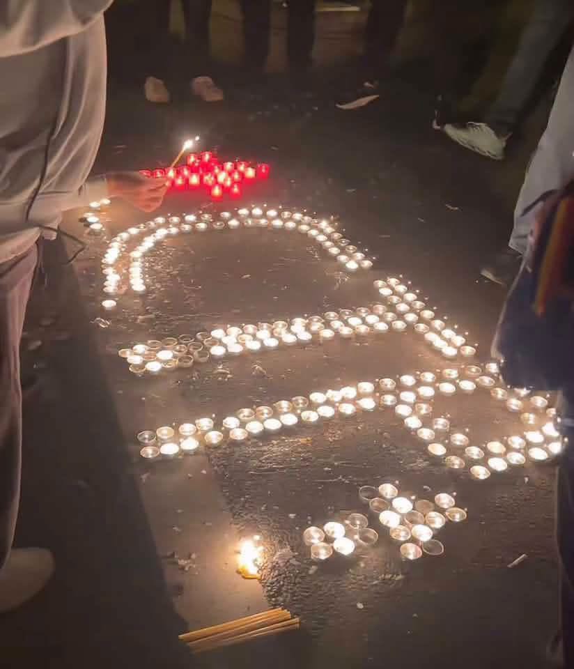 Cristian Tudor Popescu: Se pare că am murit / Susținătorii Călin Georgescu de la Arestul Central au aprins lumânări cu inițialele CTP / Reacții critice la adresa lor 