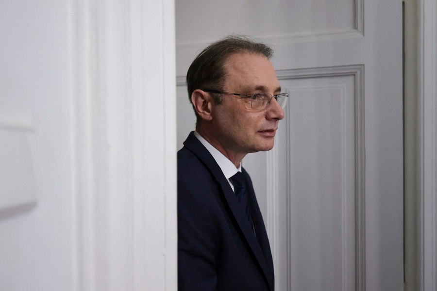 De la Ministerul de Externe la Palatul Victoria. Cine este diplomata care va conduce cabinetul premierului