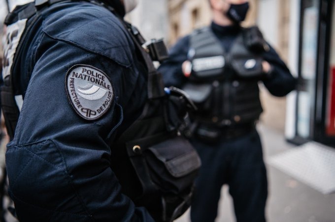 Directorul unei şcoli şi o profesoară din Franța, răniţi după ce au fost împuşcaţi de un adolescent de 14 ani cu o puşcă de vănătoare / Agresorul a fost arestat