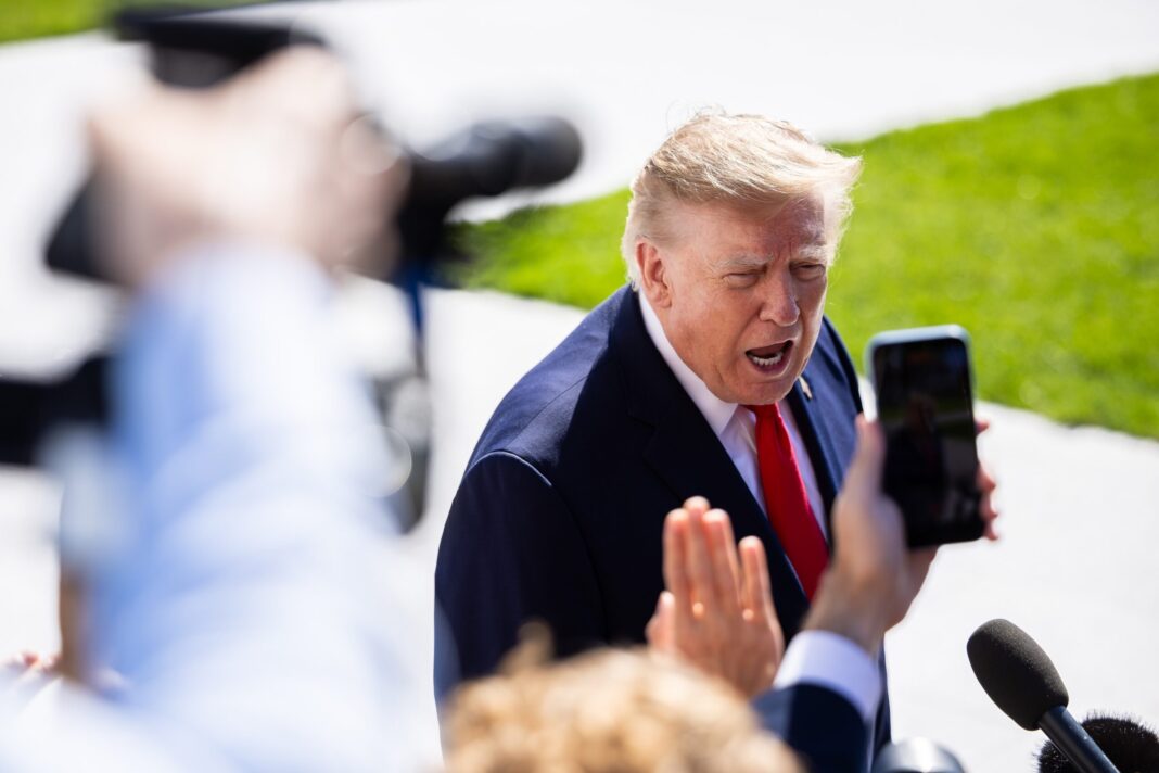 Donald Trump ajunge la cel mai scăzut nivel de popularitate din cele două mandate / 68% dintre americani sunt nemulțumiți de modul în care Trump gestionează economia