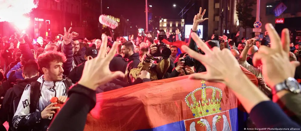 E avantajată România de alegerile din Serbia și Bulgaria