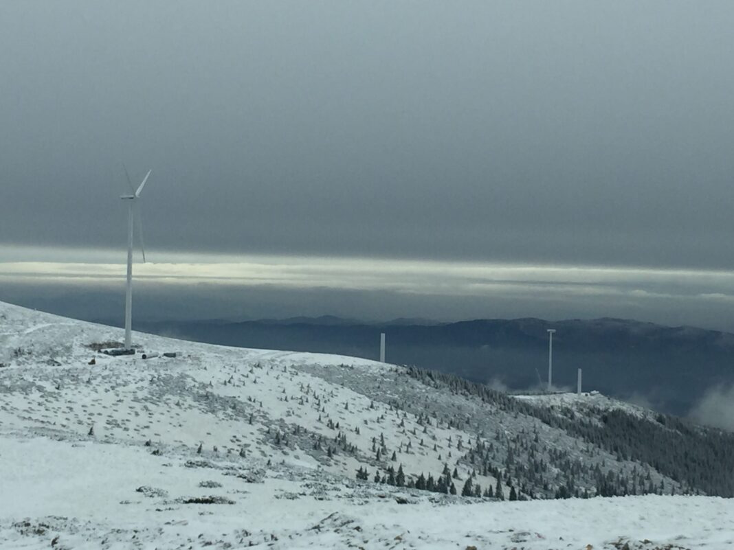 EXCLUSIV | SAPE, societatea de stat înființată pentru a face investiții în energie, ține de zece ani peste 600 de milioane de lei blocați în depozite în bănci / Compania trăiește din dobânzi și a făcut investiții proaste / A cumpărat de la unul dintre pasagerii zborului Mykonos un parc eolian greu de administrat