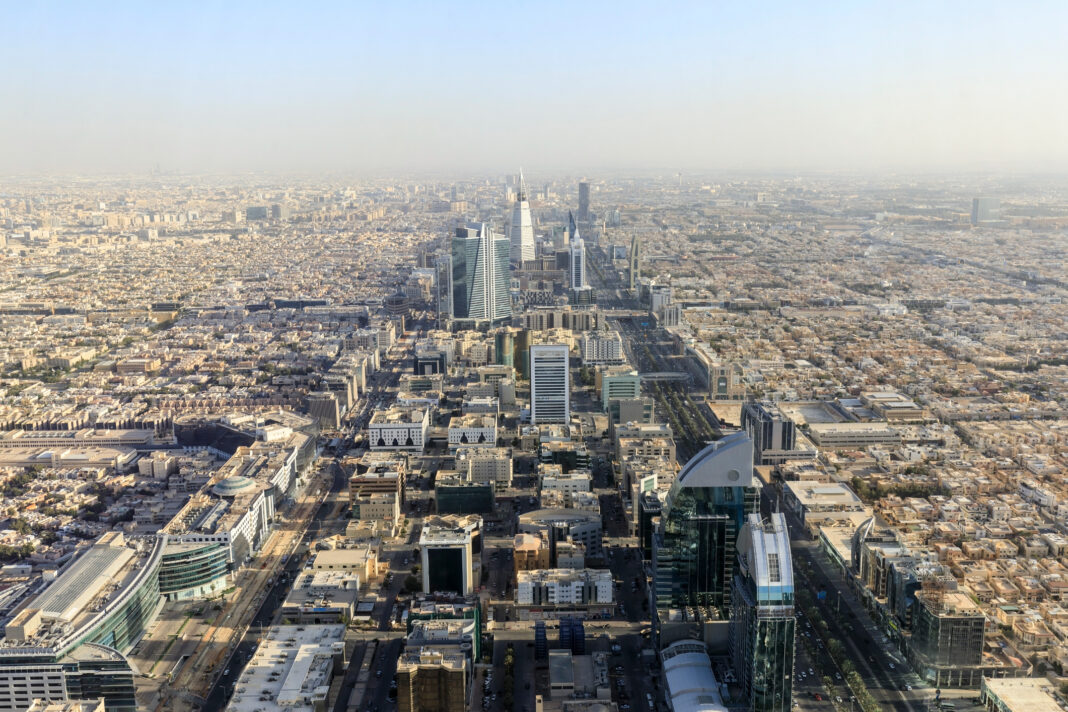 Explozii puternice la Riad. Coaliţia militară condusă de Arabia Saudită anunţă interceptarea unei rachete lansate de rebeli