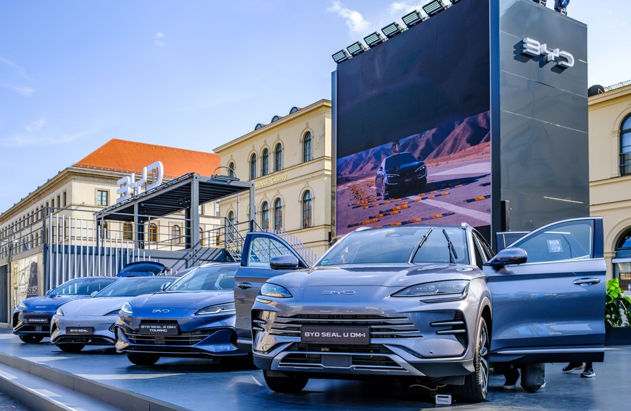 Exporturile de mașini hibride chinezești spre Europa vor fi reduse la jumătate: acordul dintre UE și China a evitat un război comercial