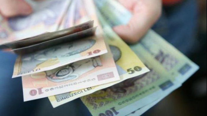 Fabrica bate biroul? Care sunt sectoarele industriale unde te murdăreşti dar câştigi în medie mai mult de 6.000 de lei net pe lună. Zece sectoare industriale plătesc salarii medii nete lunare mai mari de 6.000 de lei. Trei dintre ele au salarii medii nete mai mari de 10.000 de lei net pe lună