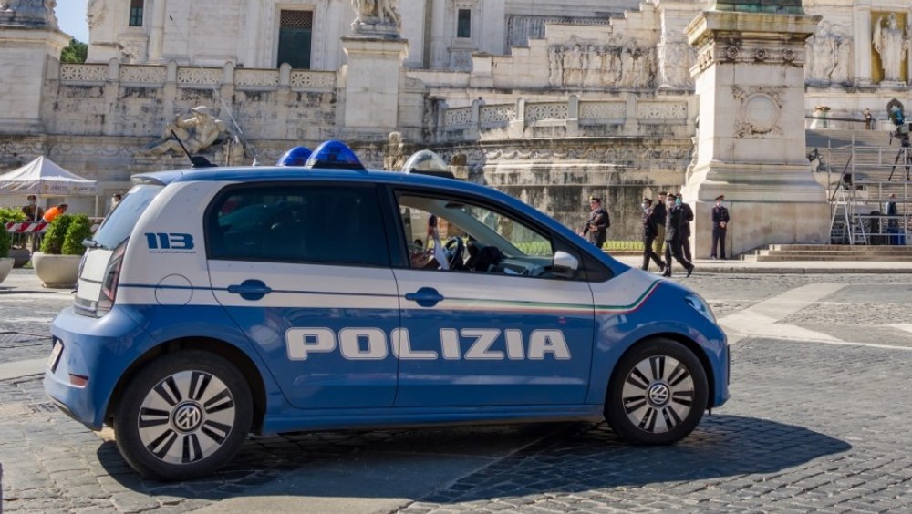 Femeie amendată după ce a căzut într-o groapă din carosabil și a ajuns la spital. Sancțiunea a creat controverse în Italia: „Bătaie de joc”