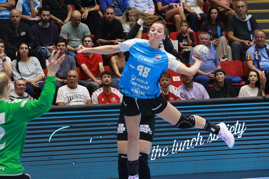 Fiica, jucătoare la CSM București, și-a învins tatăl, antrenor la Team Esbjerg, în Liga Campionilor la handbal!
