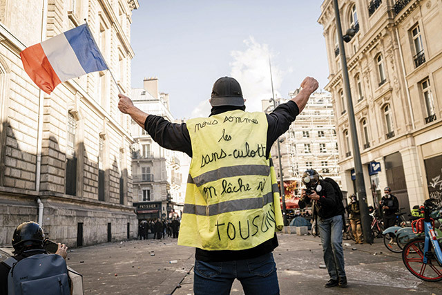 Franţa oferă concesii elevilor, dar nu suficiente pentru a stopa protestele
