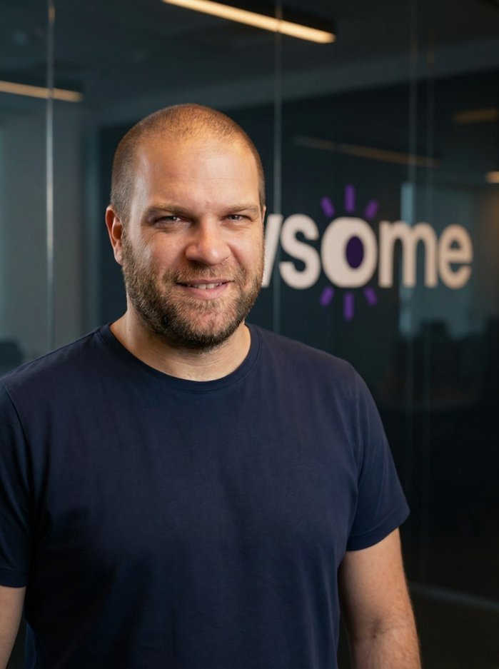 George Onofrievici, Wawsome, furnizor de software şi servicii de audit pentru accesibilitate digitală: Cele mai multe cereri de adaptare a site-urilor şi aplicaţiilor la nevoile persoanelor cu dizabilităţi vin din comerţul online, servicii financiare, telecom şi energie. Piaţa locală este de 4-7 mil. euro pe an