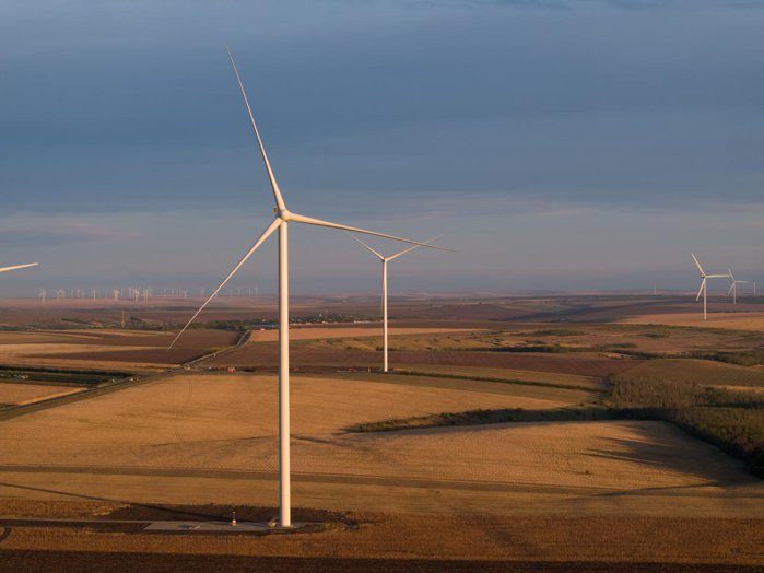 Grecii de la HELLENiQ ENERGY accelerează investiţiile în stocarea energiei electrice în România, vizând o capacitate de cel puţin 500 MW până în 2029