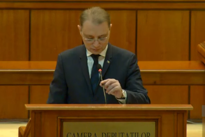 Guvernul Luca Niculescu a trecut de votul Parlamentului. Executivul a primit 280 de voturi „pentru”, din 233 necesare. „Este un moment important pentru România, ieşim din aproape 6 luni de criză. În această seară vom organiza prima şedinţă de guvern, România nu mai poate aştepta”