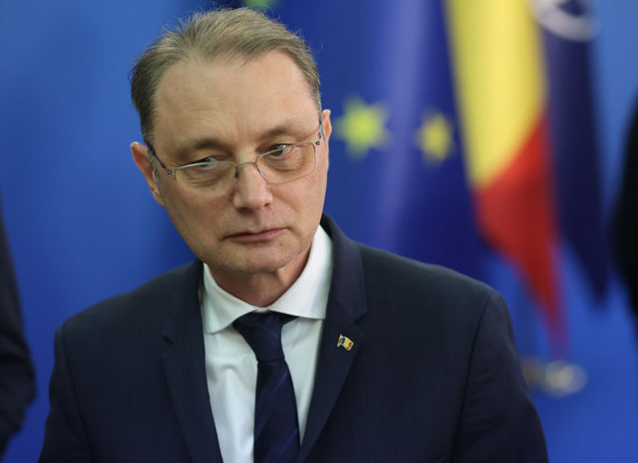 Guvernul Niculescu a angajat o serie de promisiuni sociale, dar nu a prezentat şi sursele de finanţare pentru ele. Întrebarea firească este ce va sacrifica: deficitul bugetar sau îşi va reduce promisiunile?