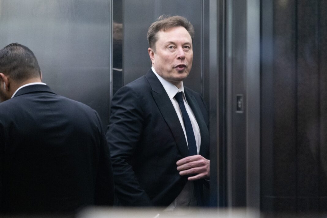Hegseth l-a inclus pe Elon Musk într-un proiect al Pentagonului privind viitorul războiului