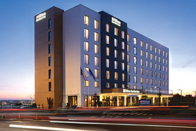 Hilton Garden Inn Braşov, cel mai recent hotel deschis în oraş, mizează pe segmentul corporate şi evenimente, dar şi pe turiştii externi. „Pe lângă leisure, vedem potenţial şi pe grupuri şi evenimente ale companiilor internaţionale cu producţie în Braşov“