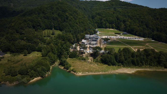 Hotelul de lux care se construieşte pe Valea Doftanei, deţinut de dezvoltatorii Militari Residence, se va numi Montevista Lake & Mountain Luxury Resort