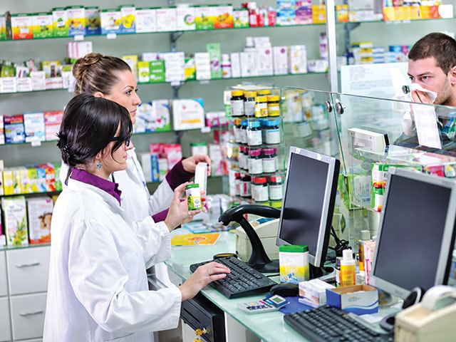 În Franţa, 95% dintre farmacii fac vaccinuri. În România, sub 5%. Ce servicii medicale oferă farmaciile în alte ţări
