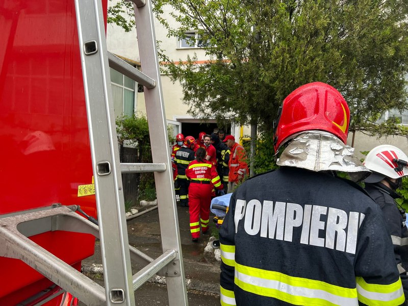 Incendiu la mansarda unui bloc de locuințe din Sectorul 1 al Capitalei