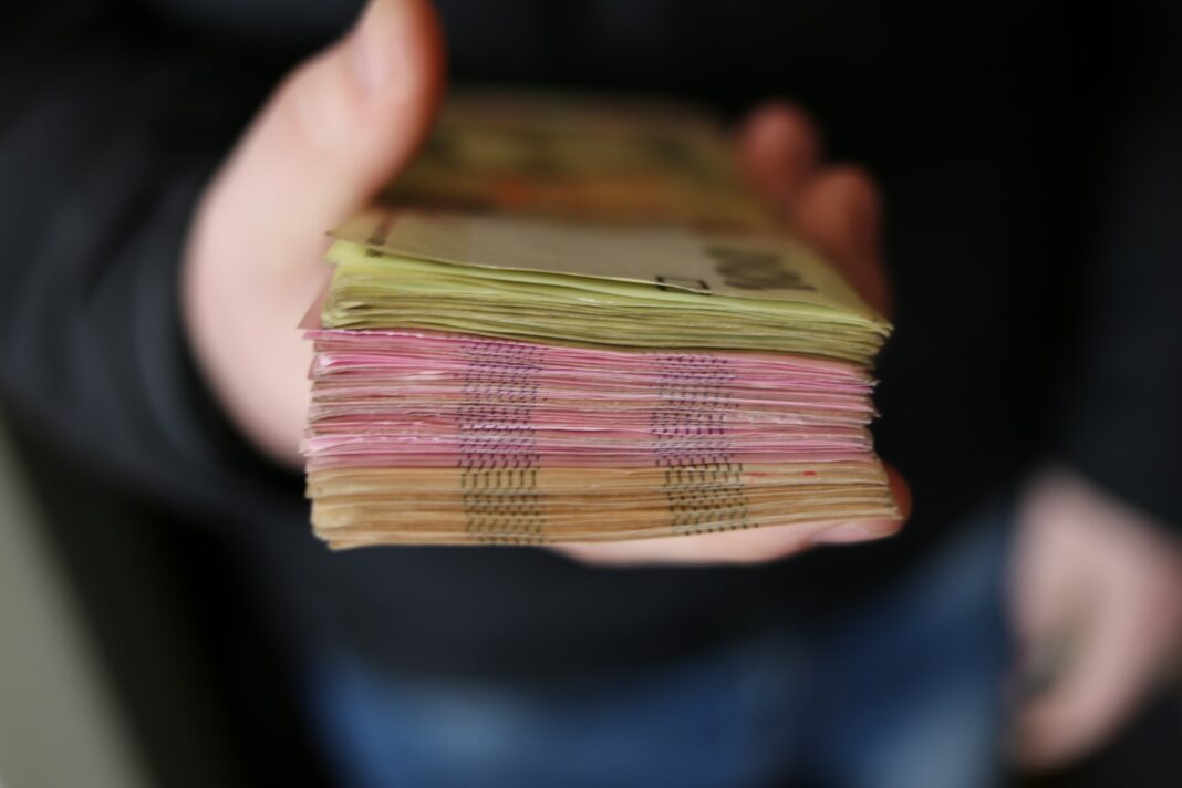 Închisoare cu executare pentru un ucrainean care a recunoscut că a înșelat mai multe persoane prin „metoda BNR” / Prejudiciul, estimat la peste 560.000 de lei