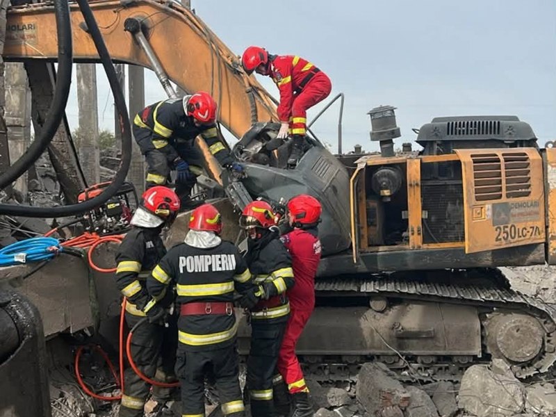 Incident tragic în Dolj: un bărbat a murit după ce o grindă de beton a căzut peste un excavator