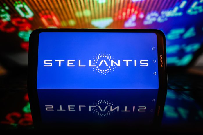 Industria auto europeană cere protecţie în faţa Chinei. Şeful Stellantis vrea stimulente pentru producătorii care proiectează şi fabrică maşini în Europa. Mărcile chineze au ajuns la 12% din vânzările auto europene.