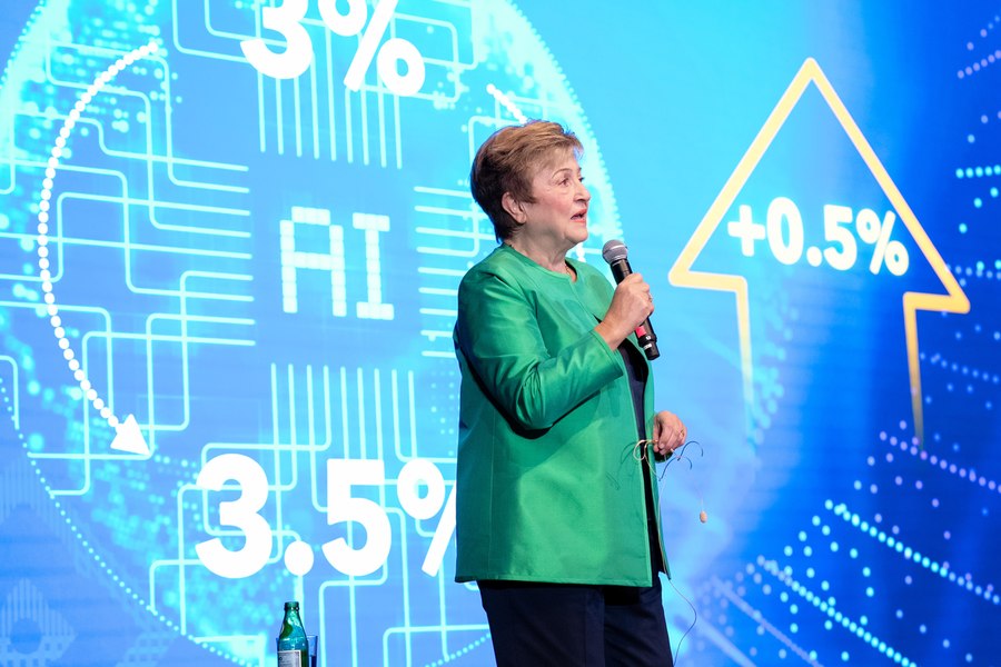 Inteligența Artificială ține creșterea economiei mondiale la aproximativ 3%, dar amenință 40% dintre locurile de muncă, avertizează FMI