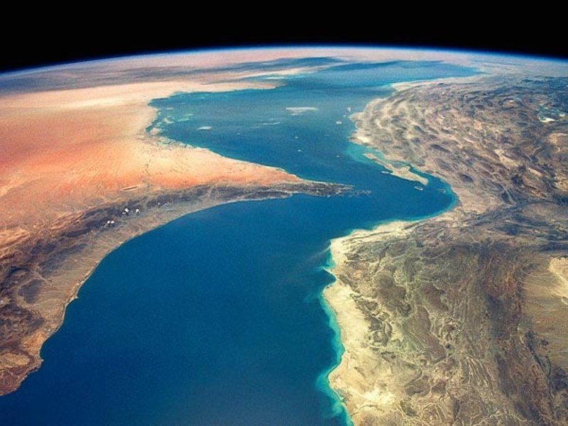 Iranul amenință că va tăia cablurile submarine de internet din Strâmtoarea Ormuz, dacă SUA îi atacă infrastructura