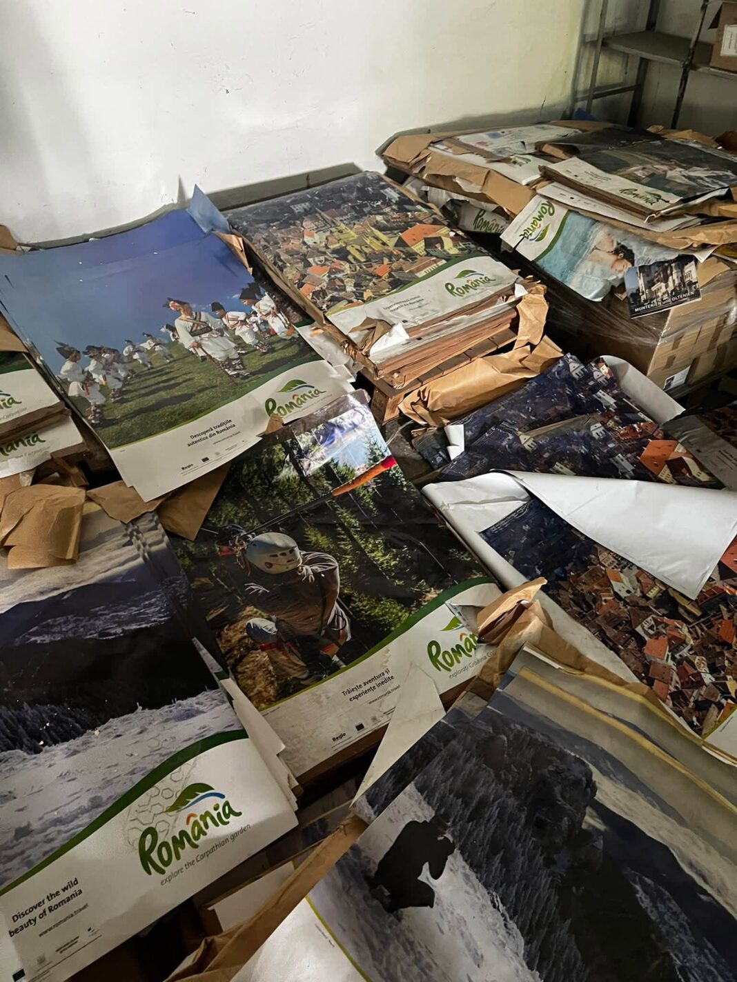 Irineu Darău (USR): Statul român a plătit 2,6 milioane de lei pentru 75.000 de albume de promovare turistică / Aproape 41.000 dintre ele nu au mai ajuns niciodată în depozitele instituției / Sesizare la DNA