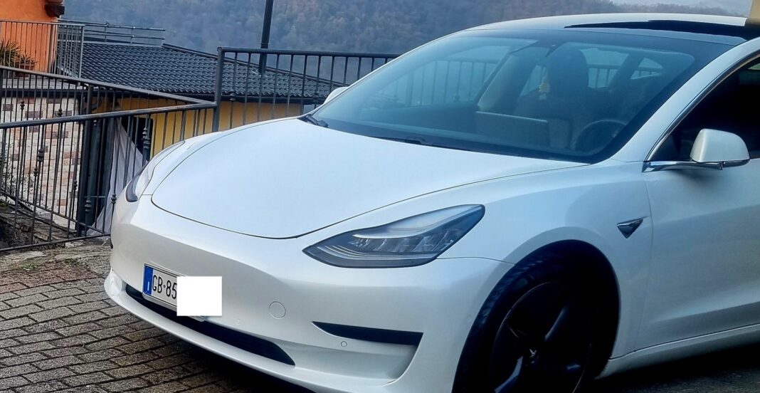Italienii își pot personaliza plăcuțele de înmatriculare: 600 de euro / Meloni: „O să ne putem lăsa imaginația să zburde” / Vor fi excluse combinațiile jignitoare, ambigue sau înșelătoare