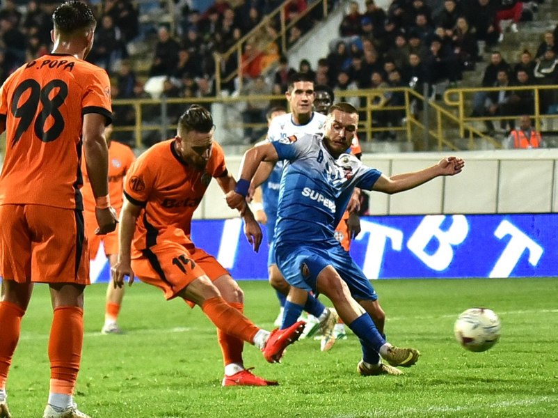 La câteva zile după ce a surclasat pe Rapid, FCSB a pierdut la Bistrița!