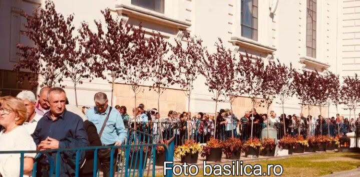 La Iași, mii de pelerini vin și așteaptă la rând pentru a se închina la moaștele Sfintei Cuvioase Parascheva / Din prima zi de pelerinaj, sute de persoane au solicitat și ajutor medical