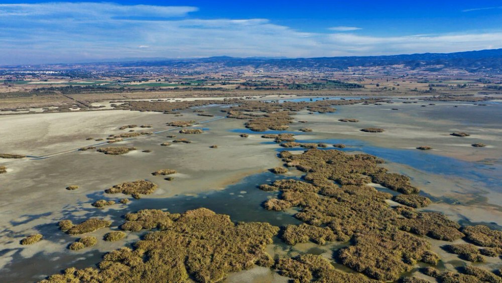 Lacul care aproape că a dispărut. În doar 10 ani, suprafața lui s-a redus cu peste 90%: „Era plin de pescari și păsări. Ceea ce vedem este o dezamăgire”
